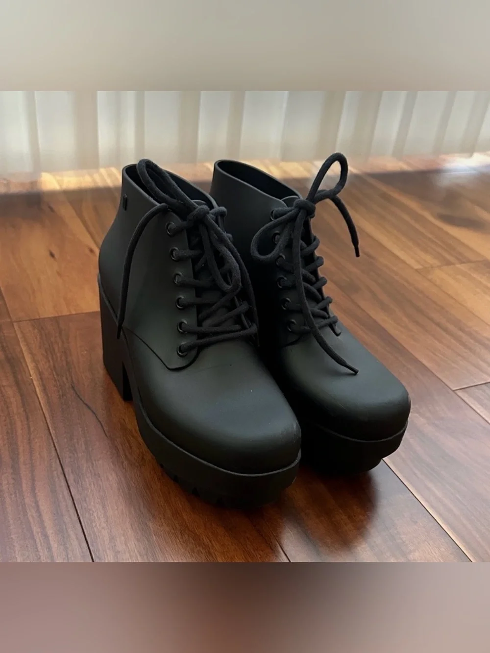 MELISSA STELLAR BLACK PLATFORM LUG SOLE JELLY ANKLE BOOTIE SIZE 8